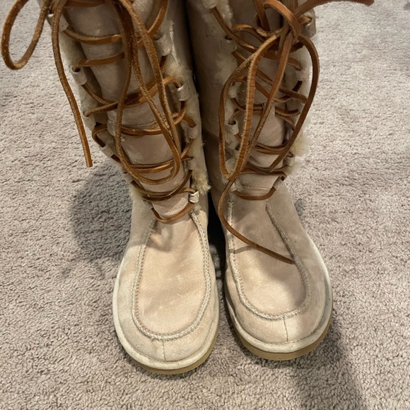 Authentic UGG uptown boots - Picture 2 of 15